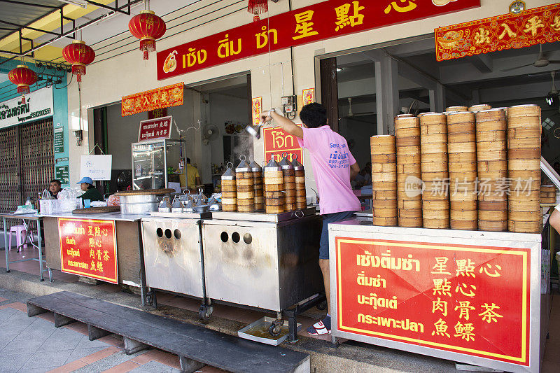 泰国Yala Betong市的当地街头小吃餐馆